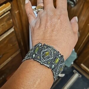 Premier Designs Victorian-style Filigree with Peridot Stretch Bracelet